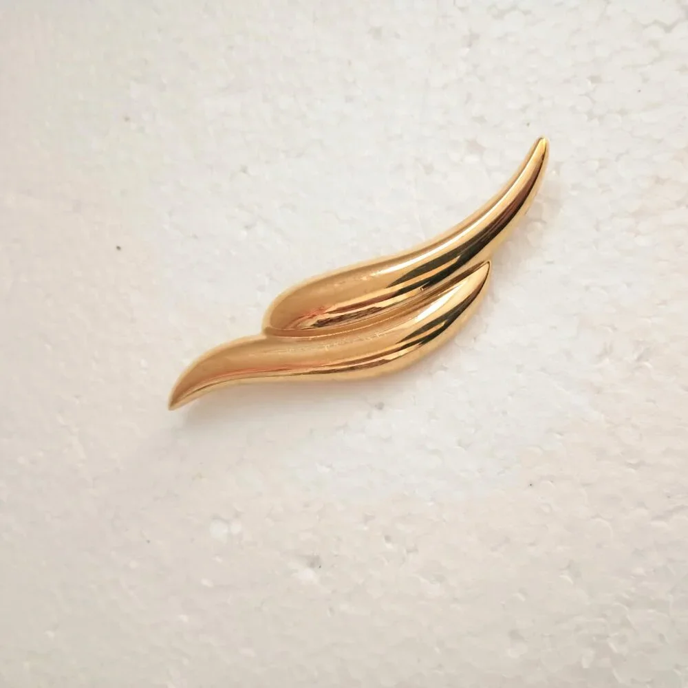 Napier Gold Tone Wave Brooch  Women's Asymmetrical Pin Jewelry